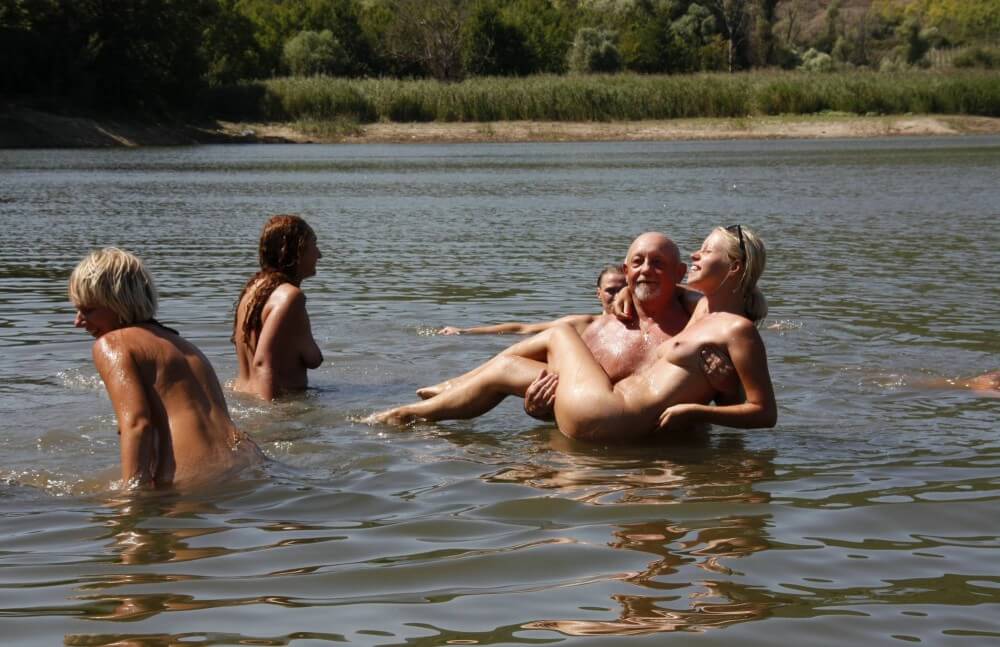 Naturist Family Event # 25 - Spectators are permitted to be naked