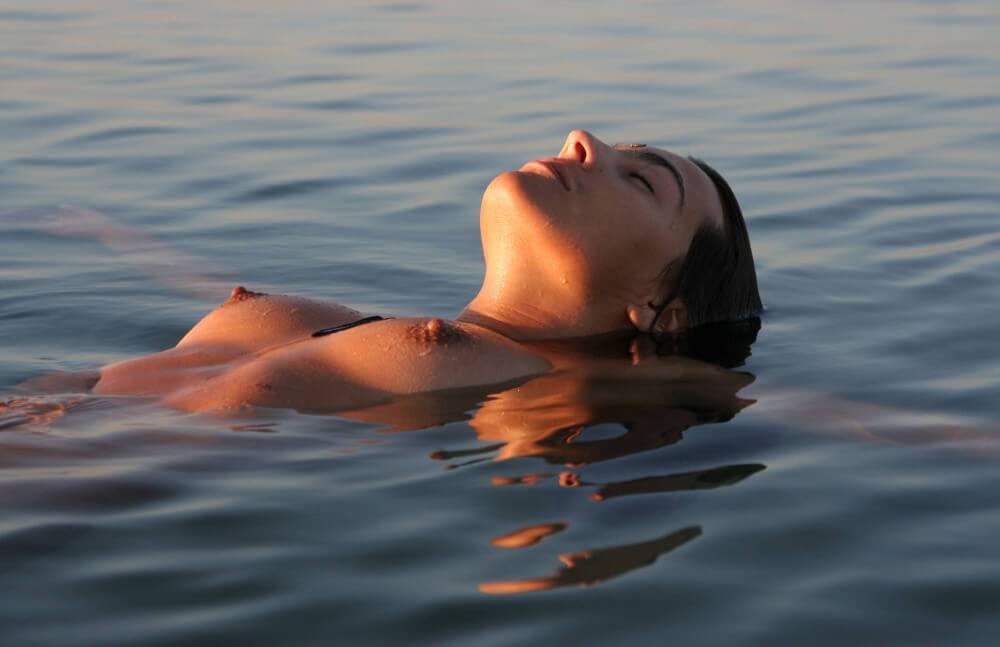 Sunlight Water to the Night pics - People who practice nudism also believe that everyone is equal, regardless of circumstances