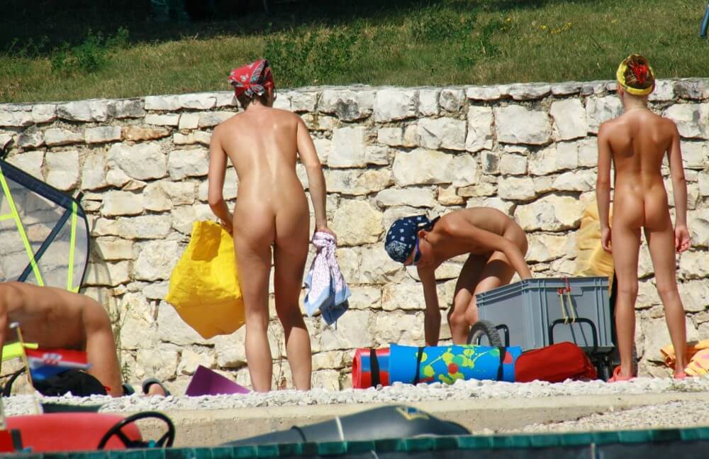 Sporty and Athletic Sands gallery - Wearing less clothing is fashionable