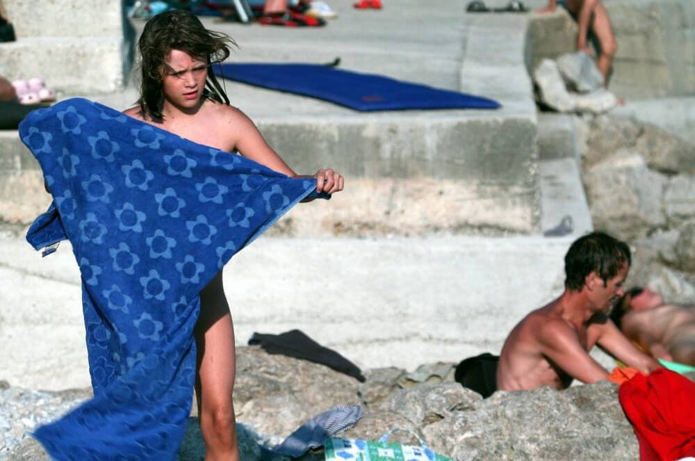 Nudist Rocky Family Angle - Naturism implies a life free of unnecessary problems