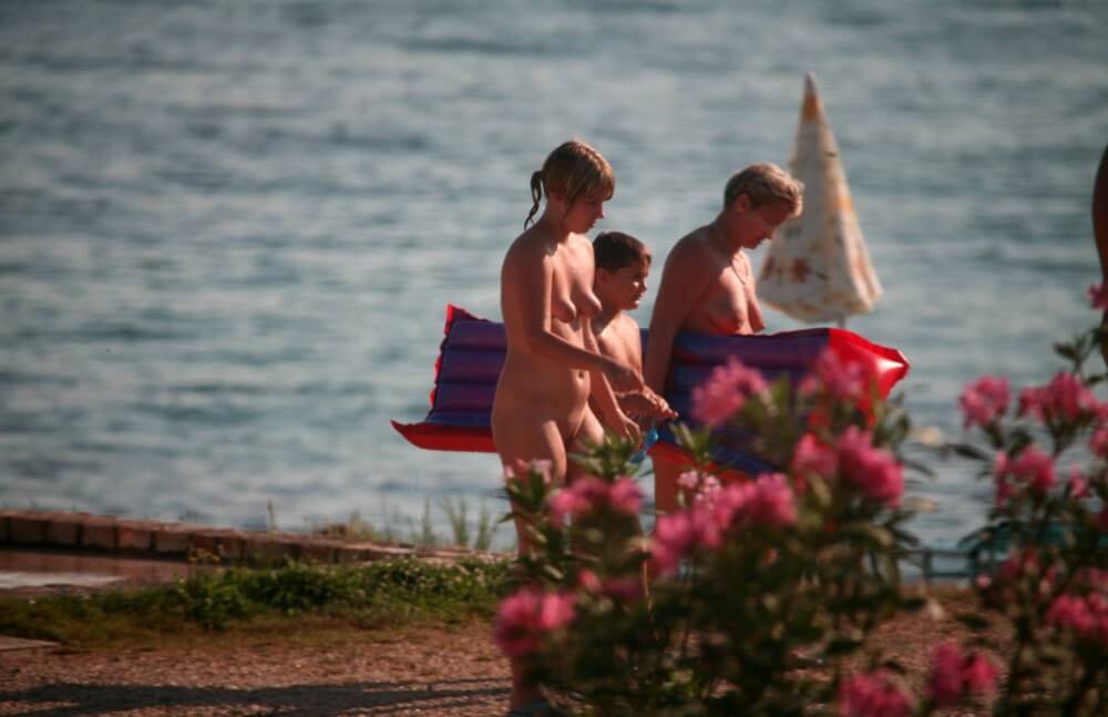 Dusk Til Dawn Showering phoros - The sacred nature of the nude human form among naturists