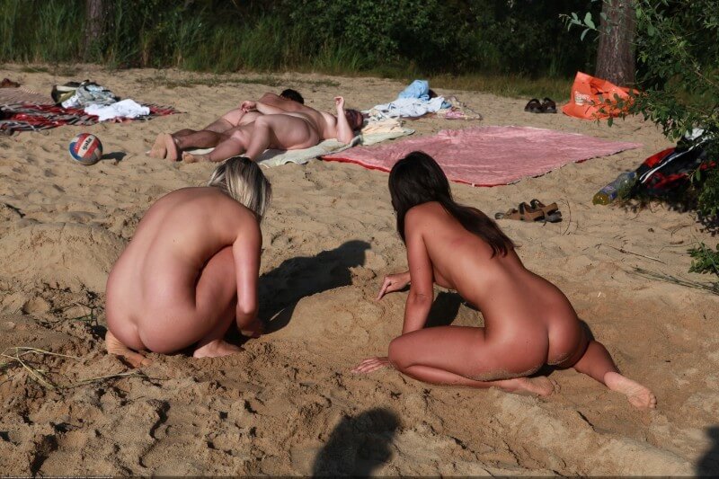 Creekside activity Big Photo gallery - Physical freedom is important to many nudists