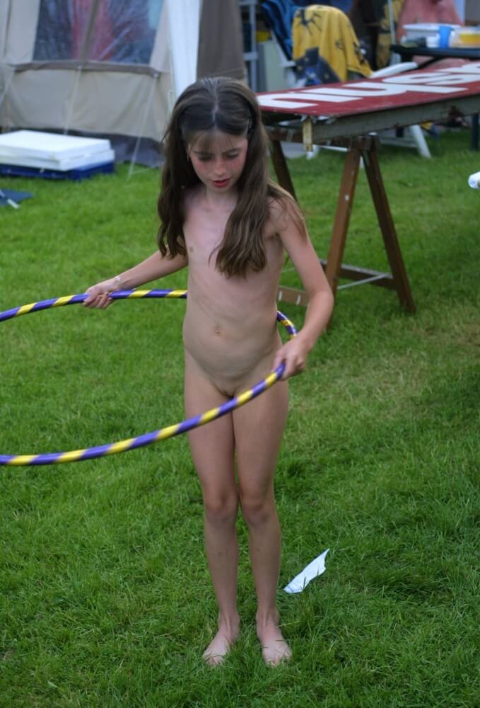 Holland Grass Hula Hoops pics - Nudism brings joy to life