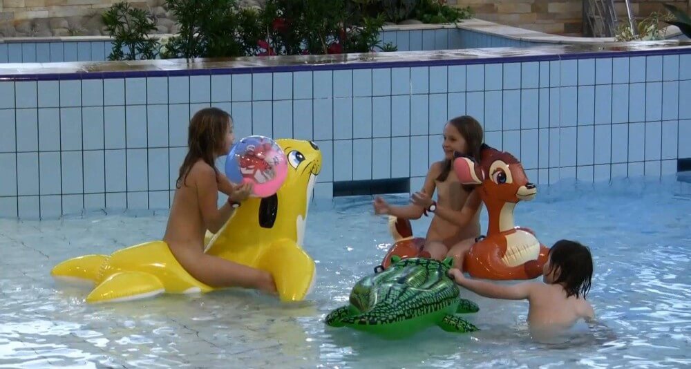 Aqua Extravaganza 1 Full HD - The impact of naturism on health