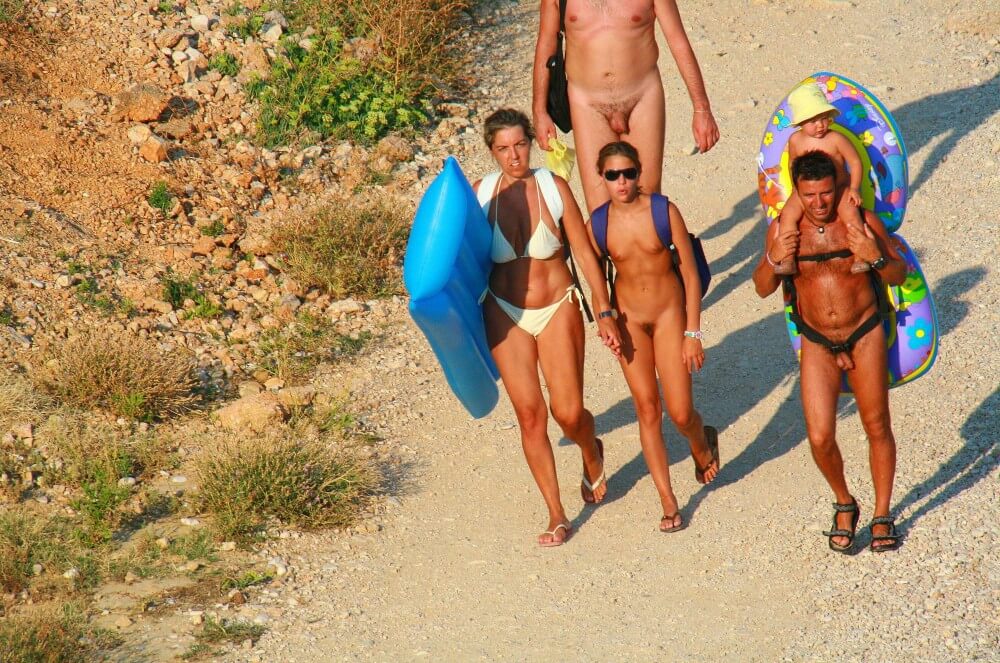 Ula FKK Beach Entry Hills pics - Nudism as a way to overcome body image issues and stereotypes