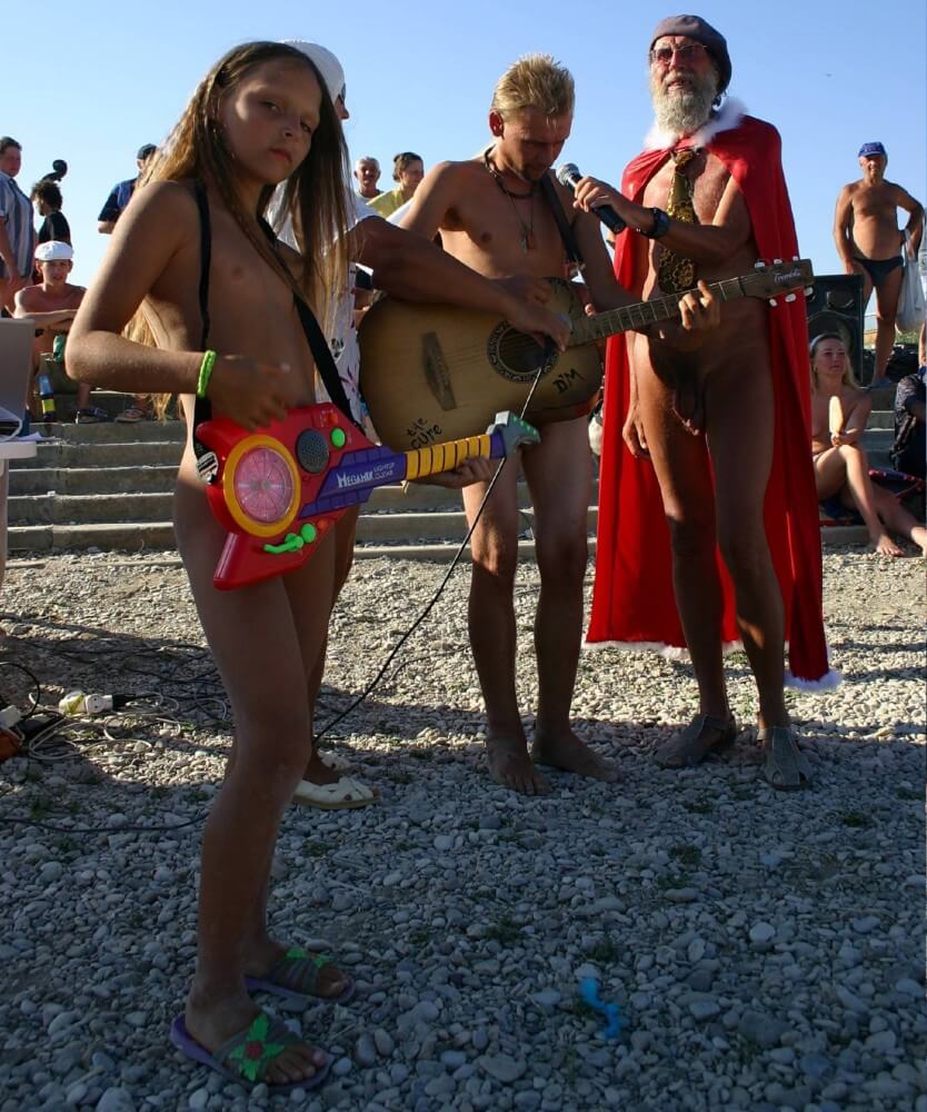 Naturist Beach Contests photos - Nudism reduces self-consciousness