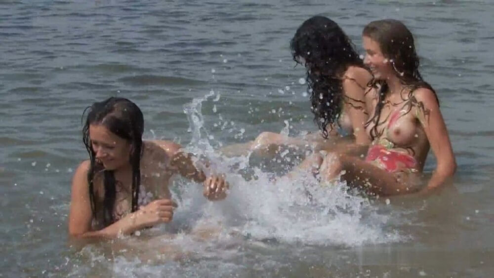 Body Art At Nudist Beach - Lightness and ease as the main traits of naturists