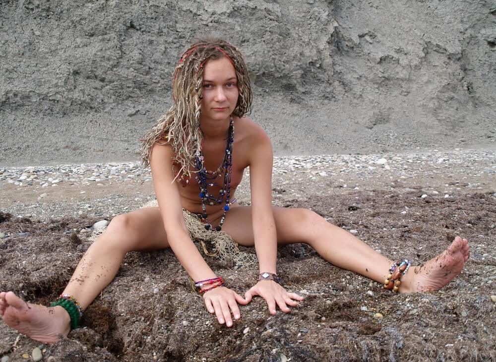 Naturists Rocky Stream Pixie Girls photos - Nudists only allowed