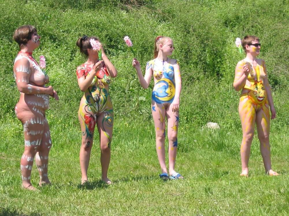 Family String-Apple Game Pics - The True Golden Age of Naturism