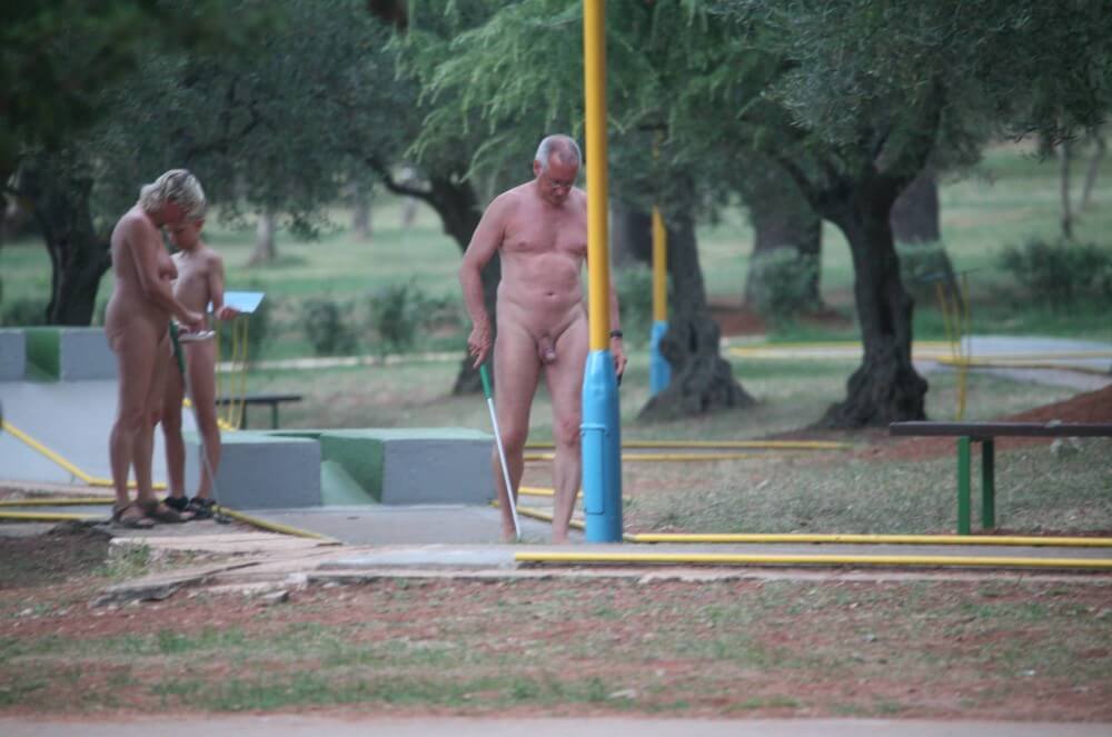 Mini-Golf Nude Participants pics - Mutual respect as an important part of the naturist community