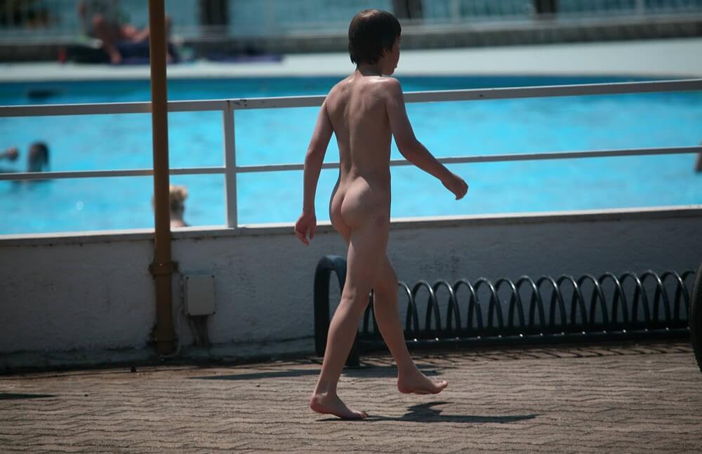 Grassy Patio Nature Hike - The community of naturist movement supporters