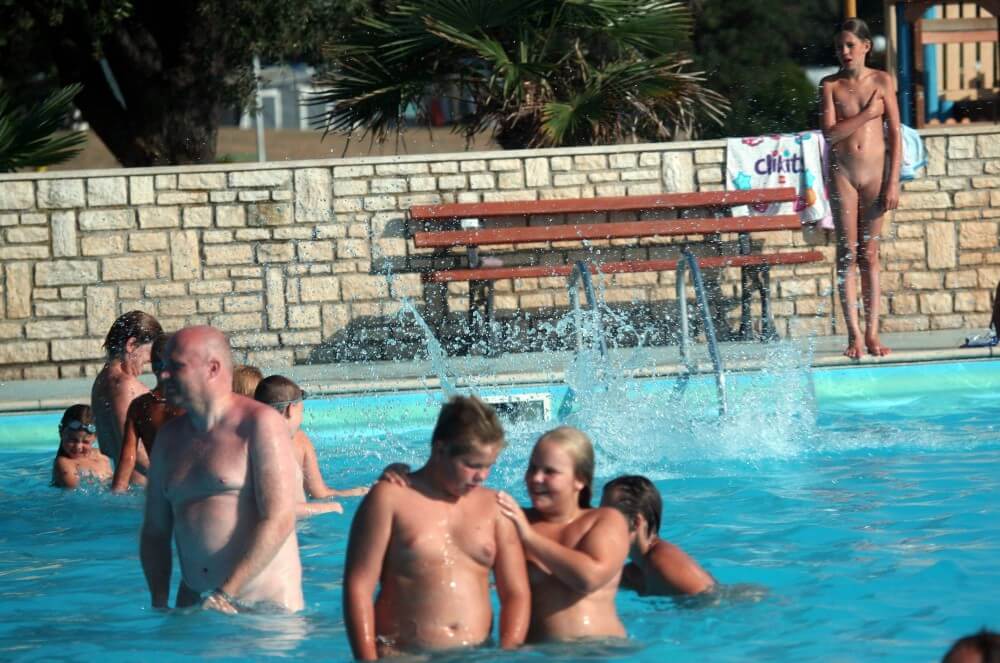 Naturist Pool Girls Profile pics - A nudist values sincerity, honesty, and openness in relationships