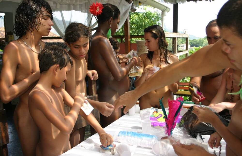 Brazilian Sunshine Beauty photos - Nudists appreciate and love nature