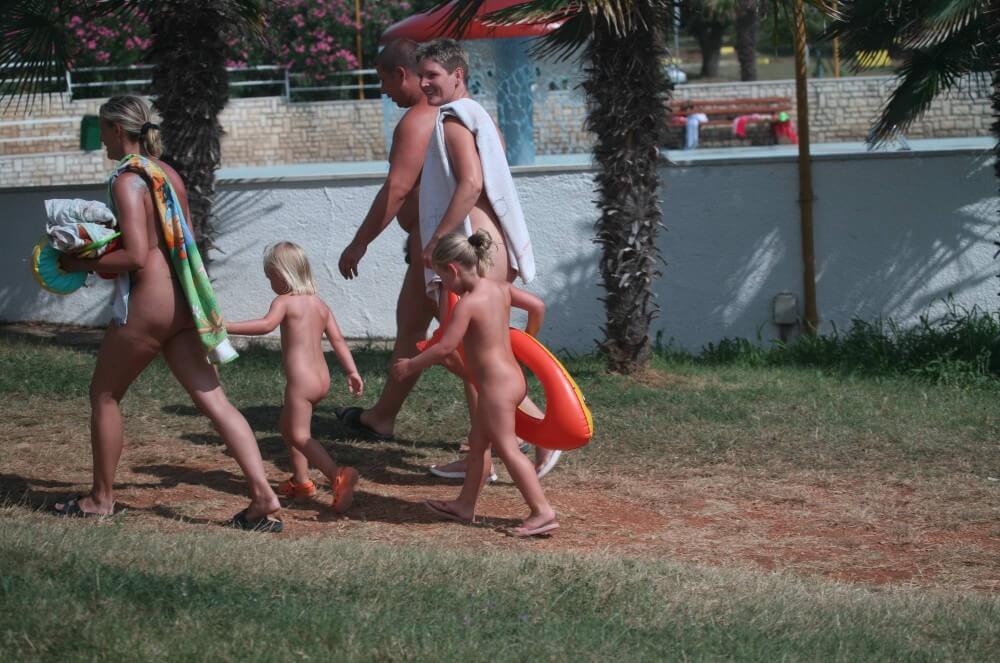 Naturist Family Movement pics - Simplicity and naturalness are valued in nudism