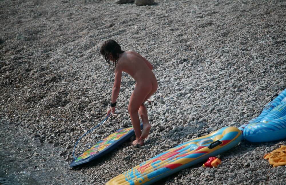 Naturist Surf Board Glides pics - The body looks beautiful and natural in its natural, unadorned state