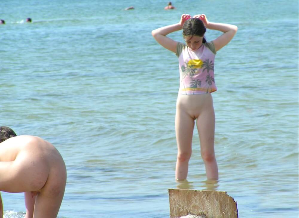 Crazy dirty girls - Nudity helps one better understand oneself and ones feelings