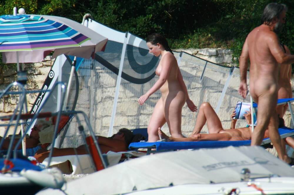 Girl Daytime Bath - Freedom and naturalness are the core principles of naturism and nudism