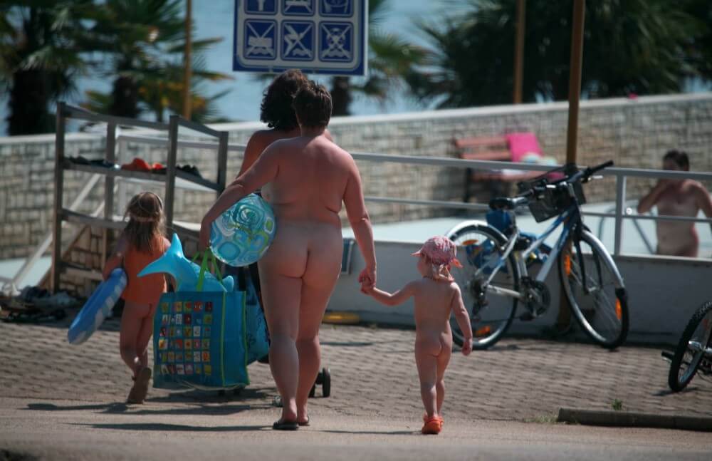Pool Outskirt Nude Guests pics - The Pursuit of Naturalness, Freedom, and Body Acceptance