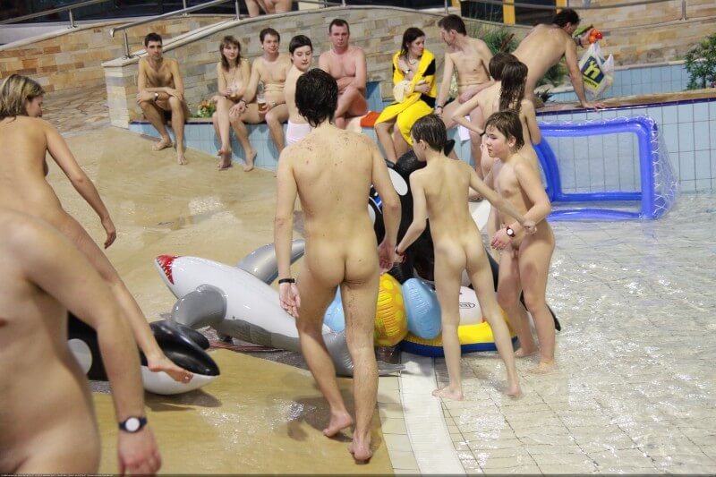Pool day celebration Big gallery - Lightness and ease as the main traits of naturists