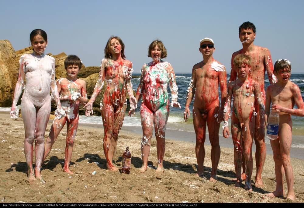 Naturism photo gallery # 58 - Must always be without clothes