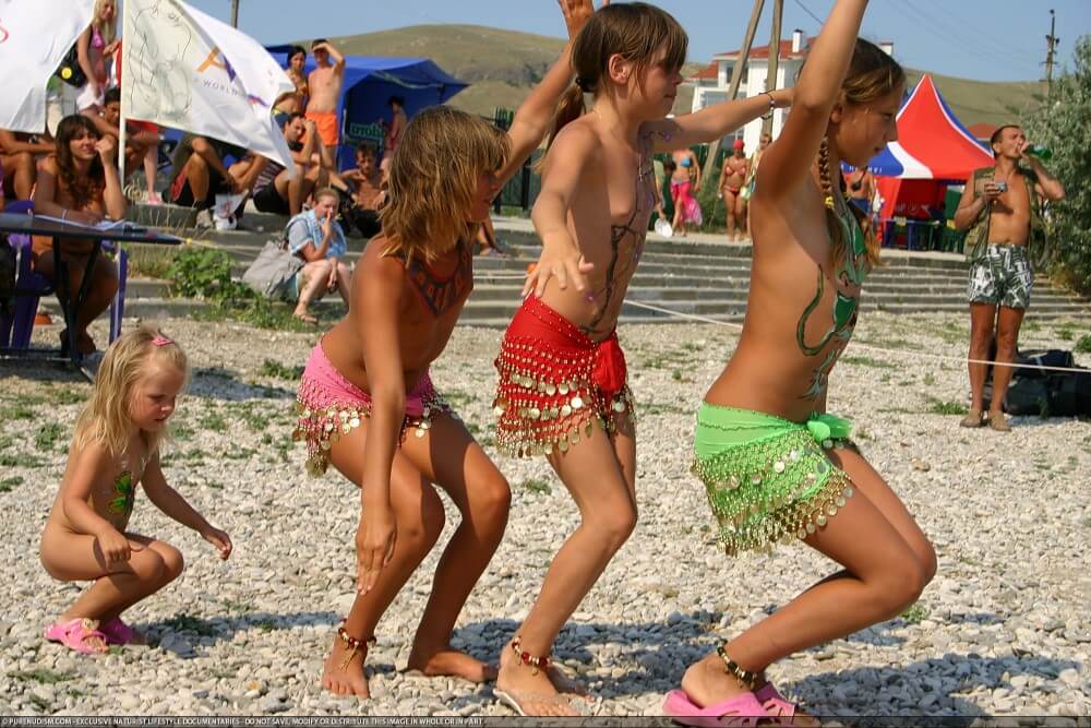 Festival and dancing photos - Nudists value harmony and tranquility