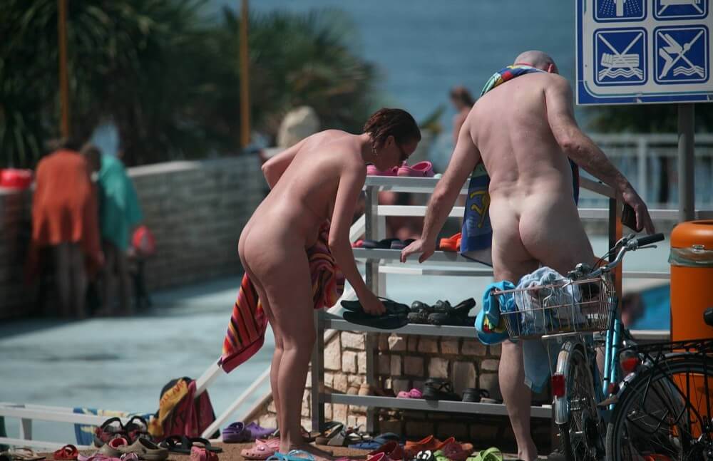 Pool Arrivals and Departures pics - Through naturism, people seek the opportunity to feel free and in harmony