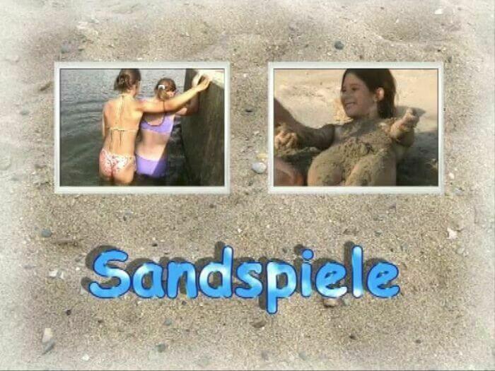 Naturistin: Sandspiele - Visit a nudist beach