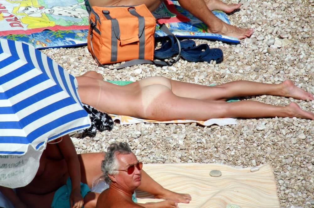 Naturists Beach Relaxation pics - The practice of nudism helps to overcome stereotypes and insecurities