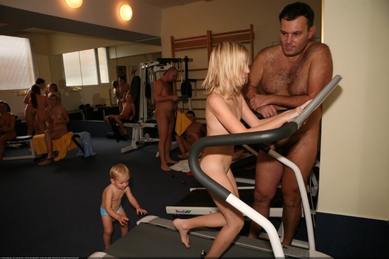 Record room naturists photos - Nudism and natural harmony