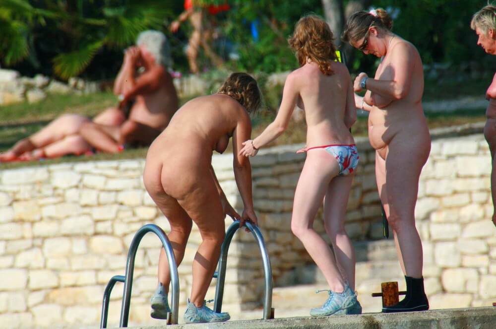 Ula FKK Exploration Family pics - Nudism as a way to overcome body image issues and stereotypes
