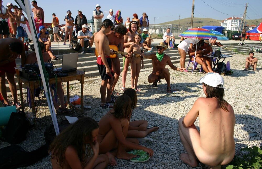 Nude Party By The Steps pics - Nudism and naturism as a philosophy of life based on respect and acceptance