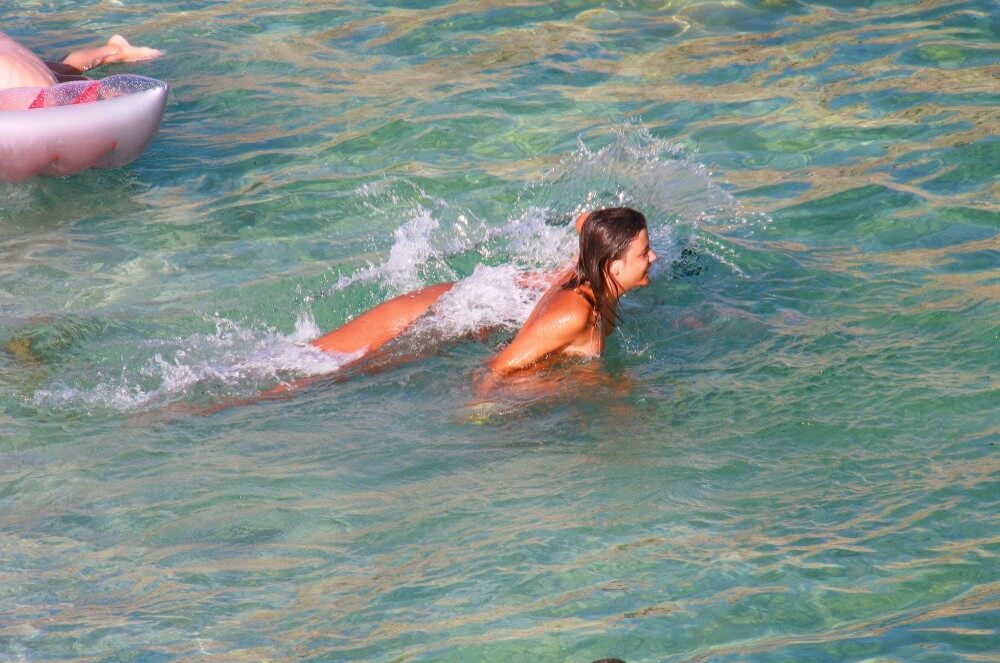 Ula FKK Teen Shore Run pics - Nudity is an integral part of life in nature