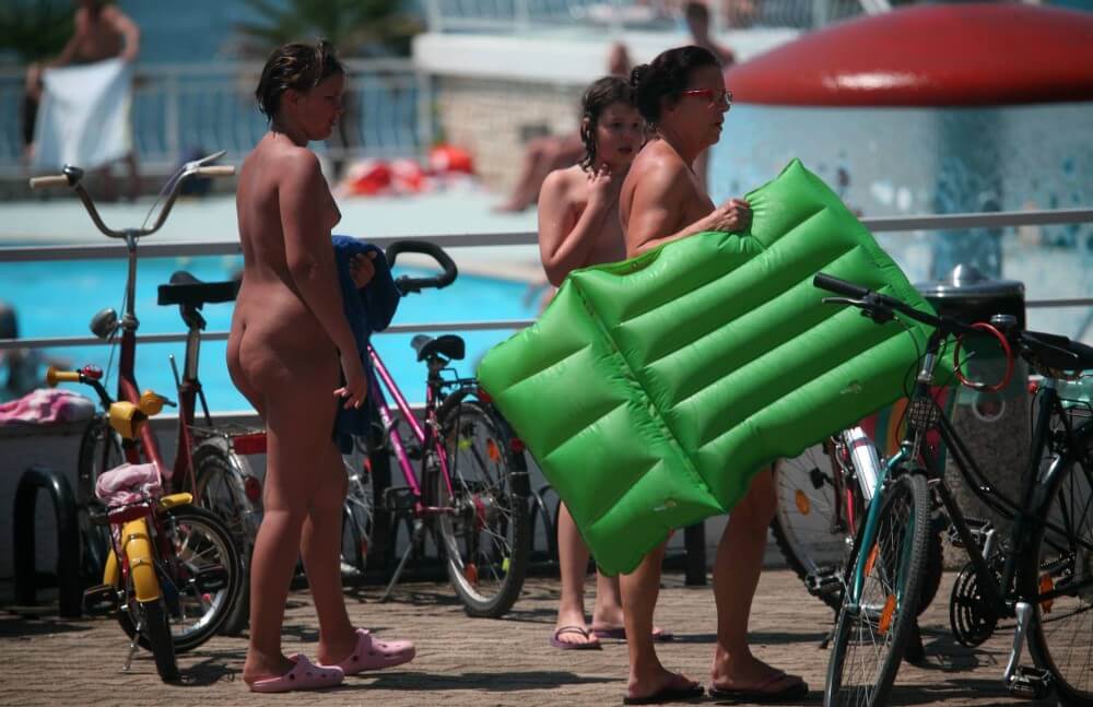 Outdoor Pool Sideliners pics - Nudity helps one appreciate the present moment