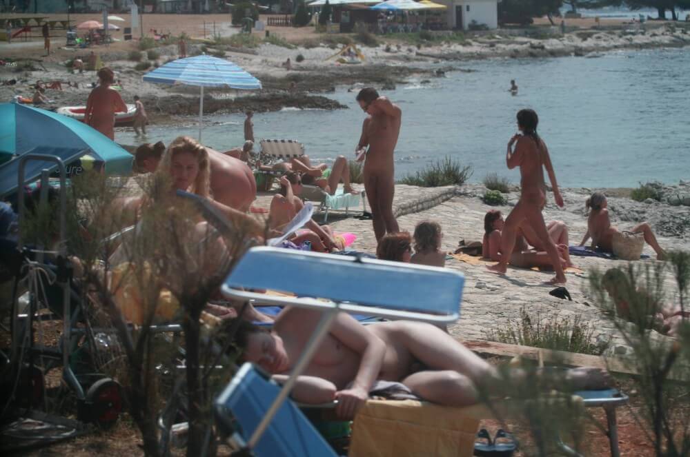 Nuda Beach Wide Outlook pics - Nudism and naturism promote respect for natural beauty and diversity