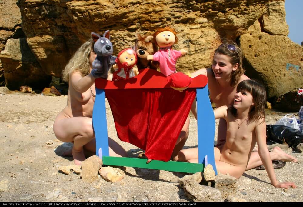 Premium Content # 33 - Connoisseurs of naturism choose nature