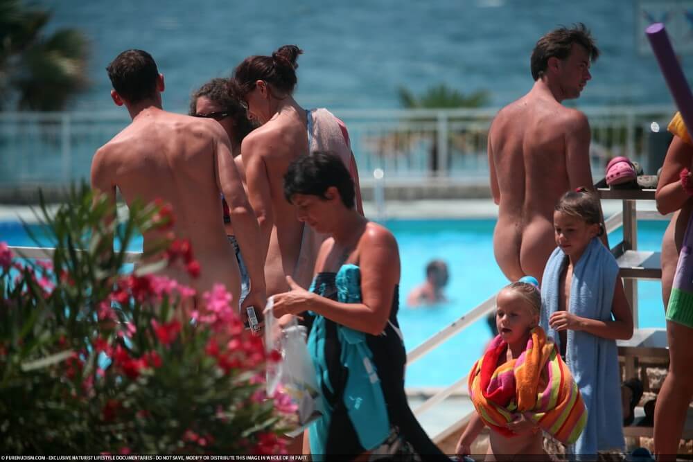 Naturism photo gallery # 66 - Living freely and naturally is the dream of naturists