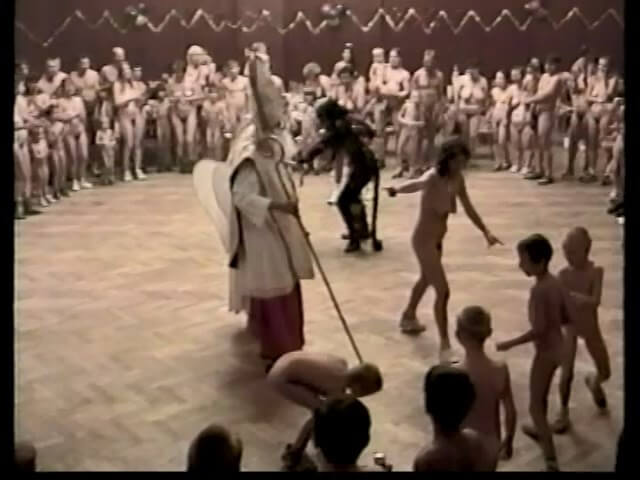Helios Natura: Christmas Kinder Spiele - For those who want to officially become nudists