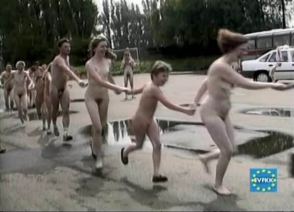 Helios Natura: Tutti-Frutti Nudie - Eurovid FKK - Nudism strengthens friendships and mutual respect